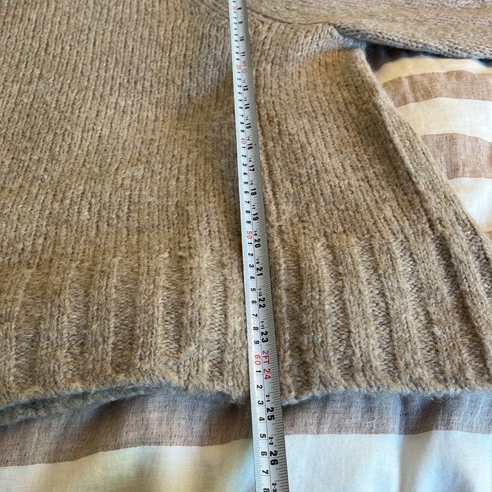 Aritzia Alpaca Blend Plutarch Turtleneck Sweater Size M Taupe Cozy Oversized - Picture 14 of 16